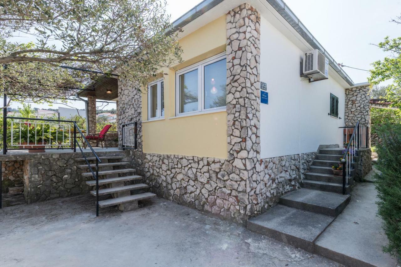 Beach House Lana Slatine Exterior photo