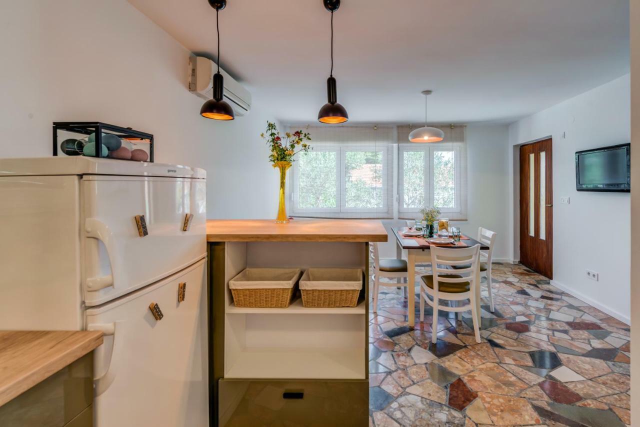Beach House Lana Slatine Exterior photo